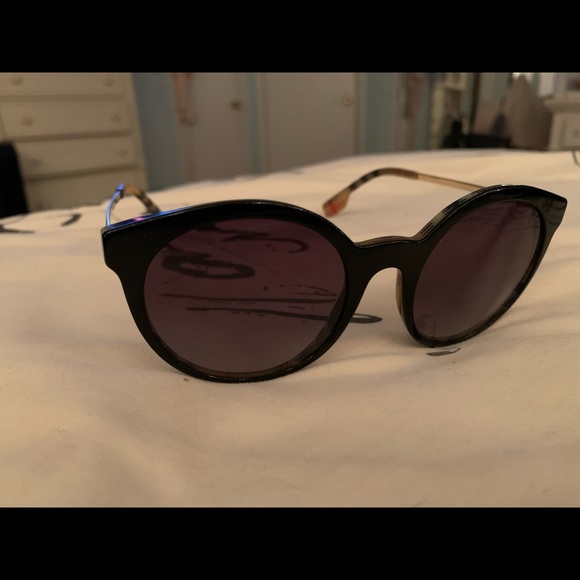 BURBERRY Women’s Sunglasses - Picture 8 of 15